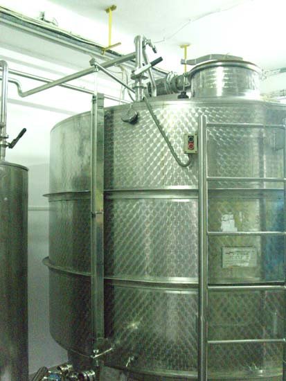 Εγκατάσταση ανοξείδωτων δεξαμενών