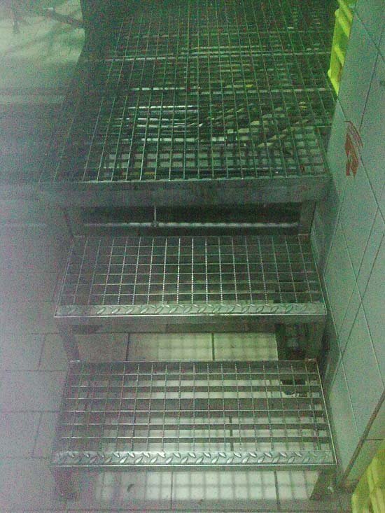 Κατασκευή ανοξείδωτου παταριού με αντιολισθητική σχάρα